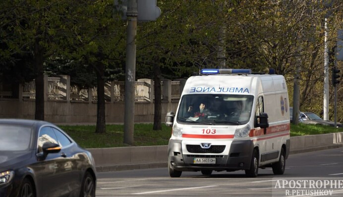 В Запорожье родственники умершего от COVID-19 брали штурмом больницу: видео