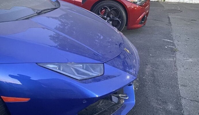 Розганяються до 300 км/год: в Києві засікли суперкари зі США, фото