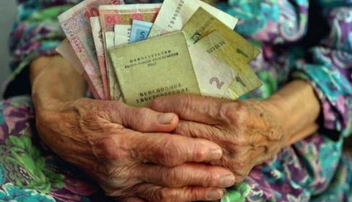 Дуже літнім українцям пообіцяли індексувати пенсії: кому і на скільки піднімуть виплати