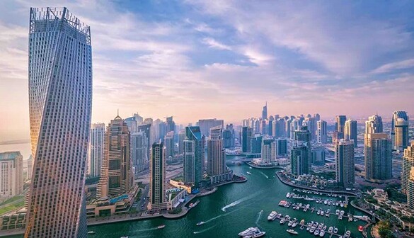 В Эмиратах в 50-градусную жару искусственно вызвали дождь, пустыню залило: видео