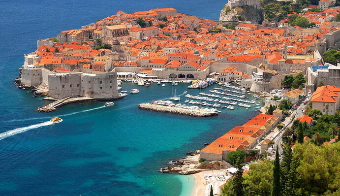 Популярна для туристів країна в Європі пом'якшила правила в'їзду українцям: що зміниться