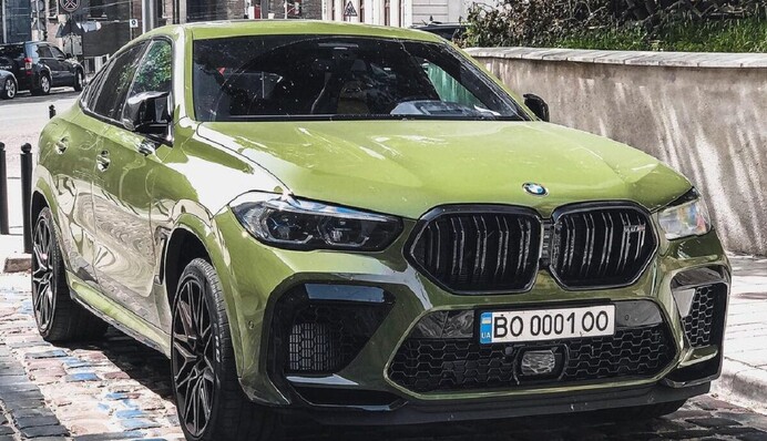 В Україні помітили заряджений кросовер BMW 