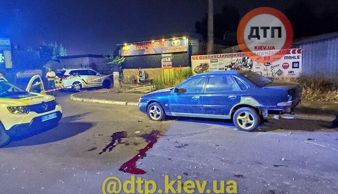 Муж убежал и оставил жену умирать: в Киеве ночью произошло страшное ДТП, фото