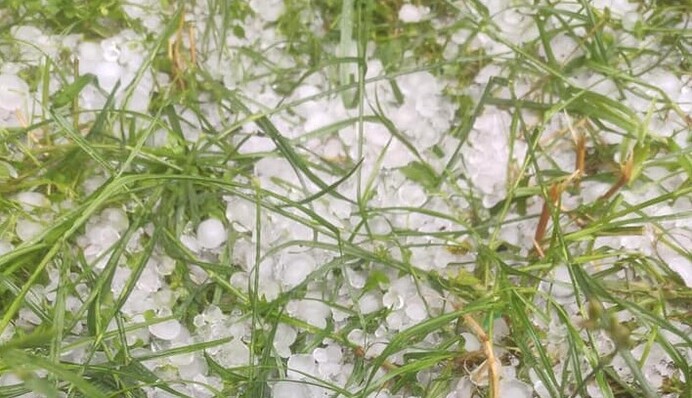 На Украину обрушился мощный град: фото и видео стихии в разных городах