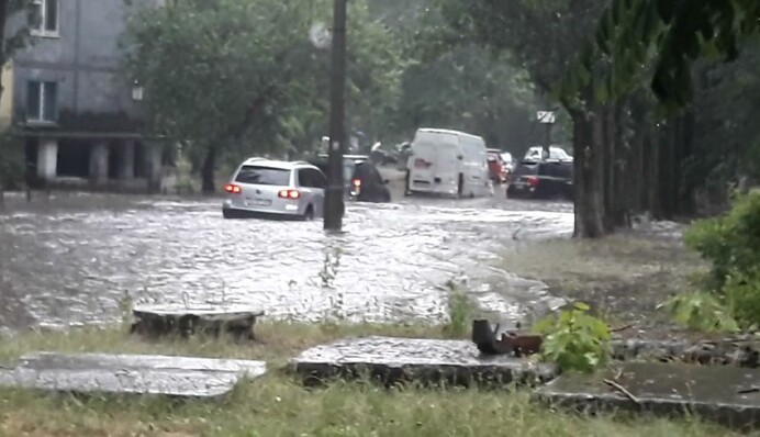 Киев под ударом стихий: фото, видео потопа и все подробности