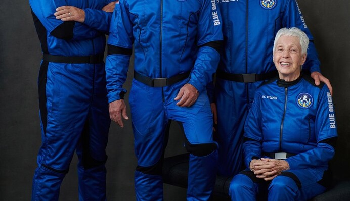 Найбагатша людина світу летить в космос: онлайн