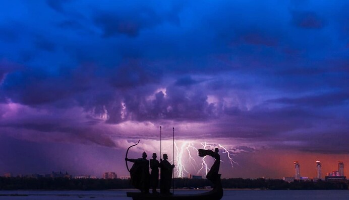 Вечерний ливень в Киеве: появились новые видео непогоды