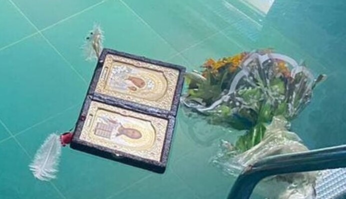 У Кривому Розі в басейні знайшли мертвою сімейну пару - в воді плавали ікона і букет: фото