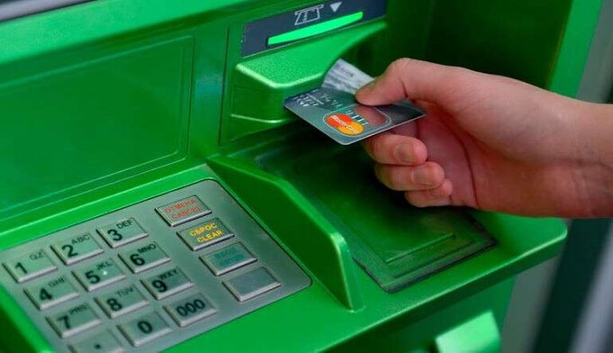 Клиенты массово жалуются на блокировку карт 