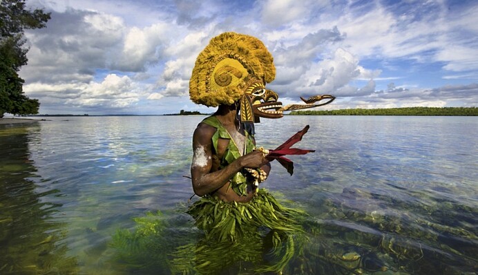 Палили, різали, ламали: в Папуа-Новій Гвінеї 7-річну дитину звинуватили в чаклунстві
