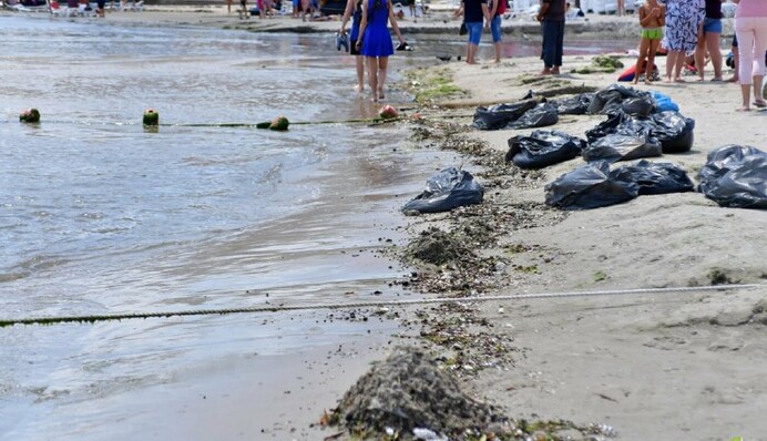 На популярном курорте не советуют купаться: потоп смыл фекалии в море