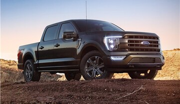 Ford скоротив виробництво авто, а Tesla залишилася на плаву: Маск назвав причину