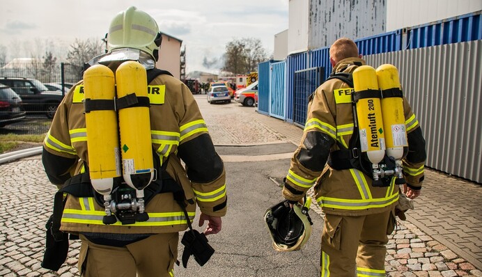 В США произошла авария на химзаводе: в воздух попали тонны химикатов, есть жертвы