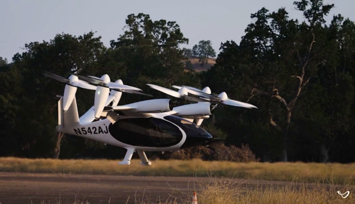 Почти 250 км без подзарядки: летающее такси из США установило впечатляющий рекорд