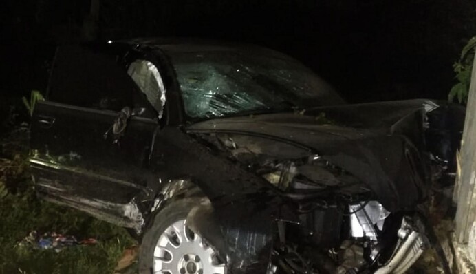 Під Черніговом легковик протаранив приватний будинок: двоє загиблих і троє поранених, відео