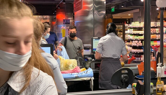 Зеленського знову засікли за шопінгом в центрі Києва: що купував президент