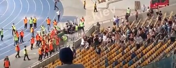 В Киеве ультрас "Динамо" устроили массовую драку на стадионе : видео