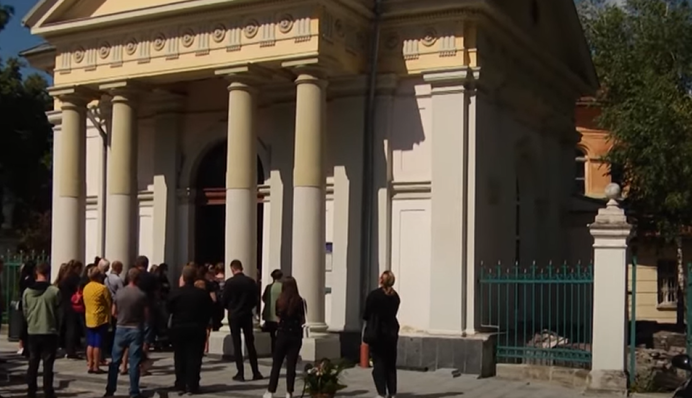 У Львові попрощалися з дівчиною, яка загинула з хлопцем під час бурі: що відомо про пару