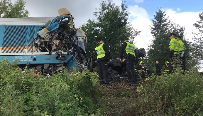 В Чехии лоб в лоб столкнулись два поезда: много погибших и пострадавших