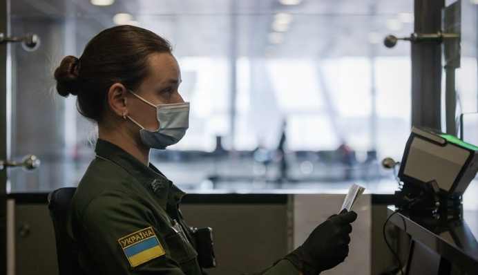 Правила в'їзду в Україну з 5 серпня: які будуть терміни самоізоляції і хто зможе уникнути