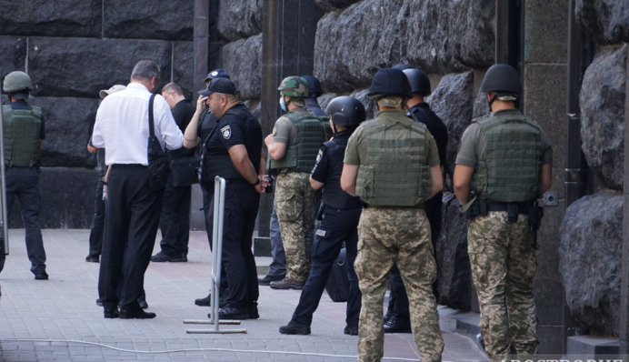 Удалось уговорить: задержан ветеран, зашедший в Кабмин с гранатой, видео