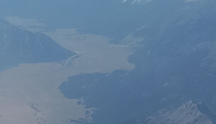 Українські туристи зняли дим від пожеж у Туреччині: фото з борта літака