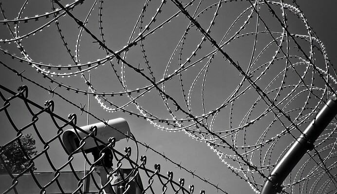 Решетки на окнах и забор под напряжением: Лукашенко строит лагерь для политзаключенных