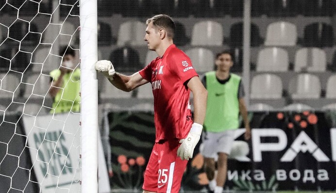 Ажіотаж на матчі "Колос" і "Шахтар": тисячі глядачів обложили стадіон, фото