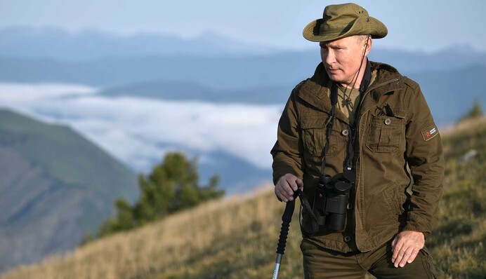 У кого голый торс, а у кого военные жакеты: как политики заигрывают с избирателями