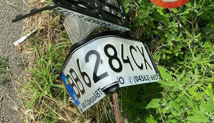 Вырвали с корнем: в Киеве жестко проучили водителя, фото