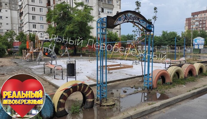 На Дніпро ринула злива з градом - на вулицях 