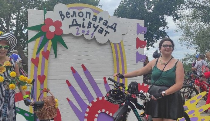 У Києві відбувся жіночий велопарад - з посмішками і в яскравих нарядах: фото і відео