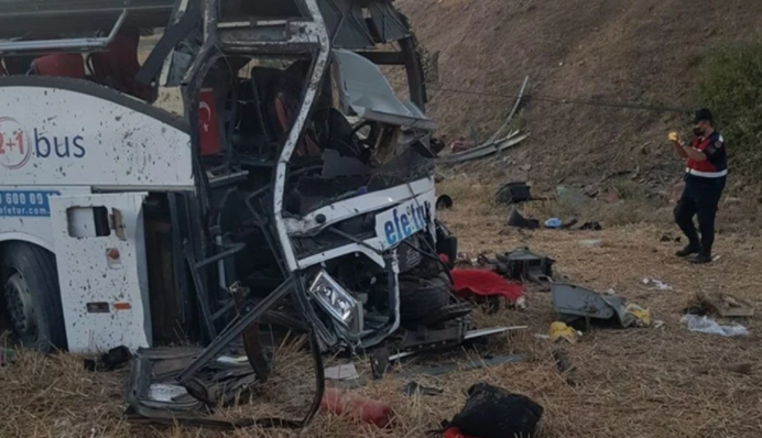 У Туреччині автобус вилетів з траси - багато загиблих: фото і відео