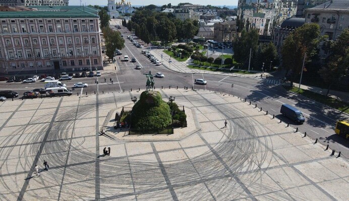 Співачка Alyona Alyona пояснила свою участь в дріфті на Софійській площі: відео