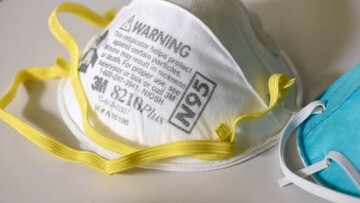 Які маски захищають від штаму "Дельта": пояснення лікаря