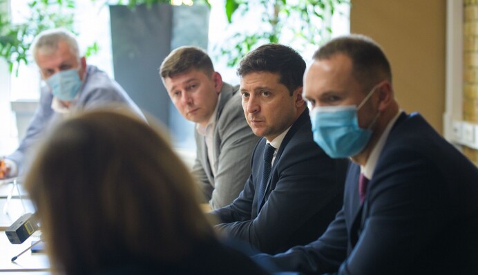 Коли вчителі отримуватимуть обіцяні Зеленським 4000 доларів: міністр зробив заяву