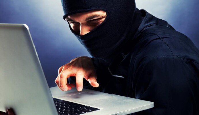 Ваші гроші на картах в небезпеці: українцям нагадали про найпопулярніші схемах шахраїв