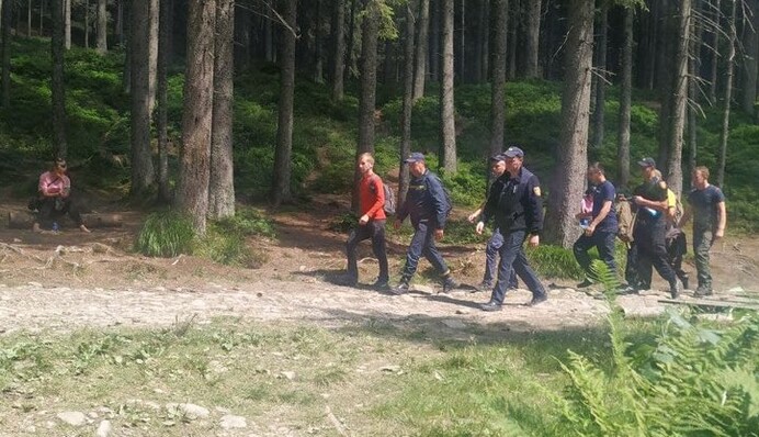 Рятувальники знайшли 6-річну дитину на Говерлі: подробиці операції та відео