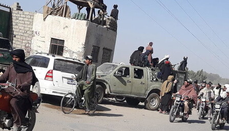 Україна терміново евакуювала своїх громадян з Афганістану: заяви Зеленського і Кулеби