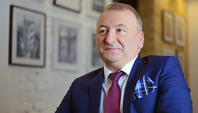 Батогом і пряником: дипломат розповів, як Україні домогтися завершення війни з Росією