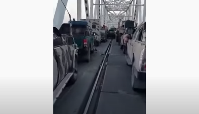 ​Брошенная техника и поникшие флаги: что происходит на границе Афганистана, видео