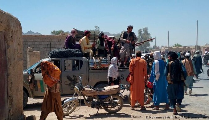 Вижити було неможливо: як афганський біженець прив'язав себе до американського літака, відео