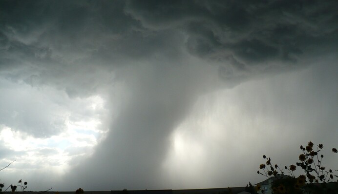 Німеччиною пронісся смертоносний торнадо, зруйновані десятки будинків: відео