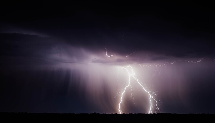 Україну накрили дощі та грози, але розслаблятися зарано