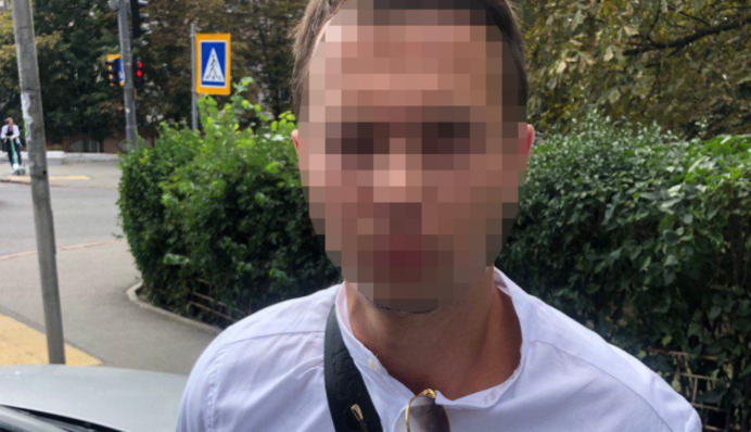 В Киеве поймали валютного мошенника - внушительную сумму обменял на сувениры: фото