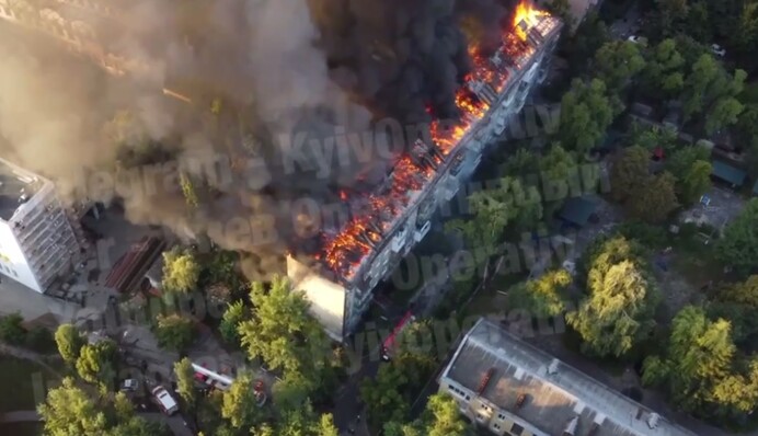 Масштабный пожар в Киеве показали с высоты птичьего полета: впечатляющее видео