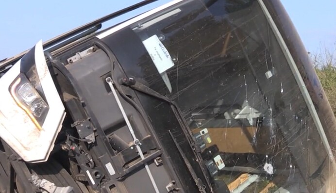 У Німеччині перекинувся автобус із туристами, постраждало багато людей: фото