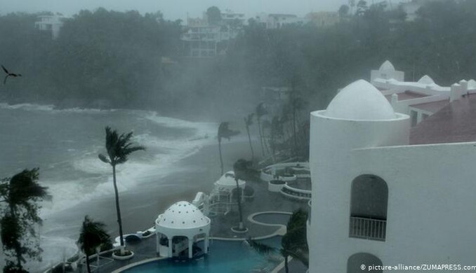 На Мексику обрушился разрушительный ураган: жуткие видео