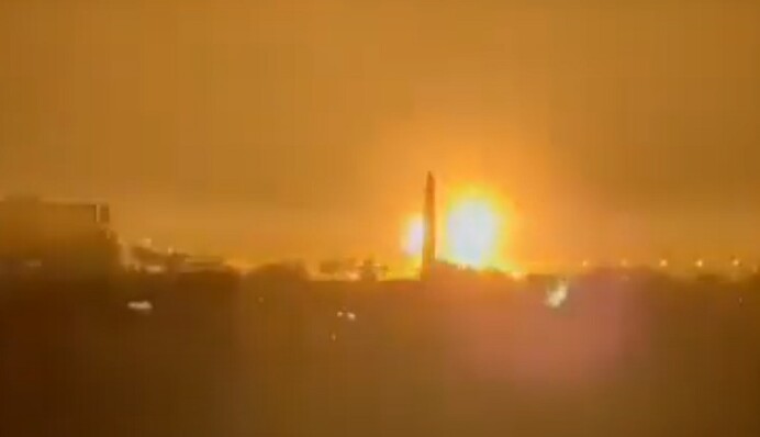 Израиль нанес мощные авиаудары по Сектору Газа: видео