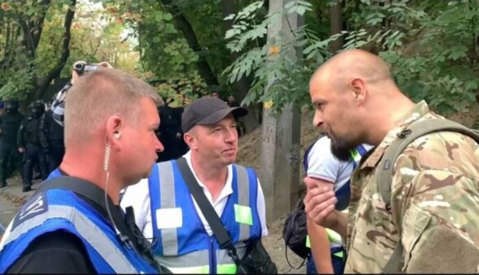 ​Ветеранов “Азова” не пустили на форум к Зеленскому